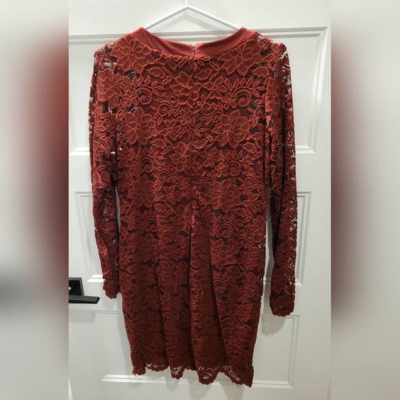 Guess lace dress in Red Large - Picture 3 of 4